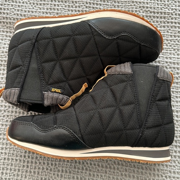 Teva Shoes - New -Teva Womens ReEmber Mid Black Boots Size 8 Medium